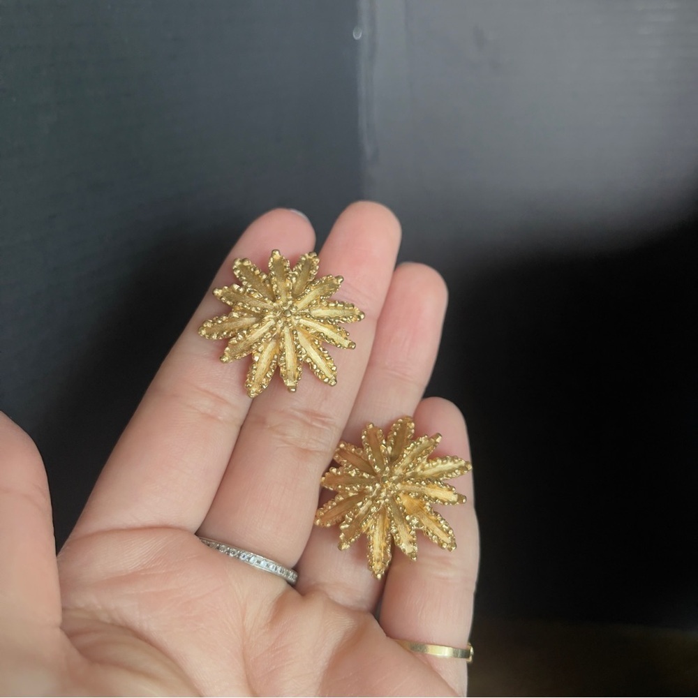 Avon starburst gold tone statement vintage clip on earrings